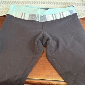 Lulu lemon Black and Teal Leggings